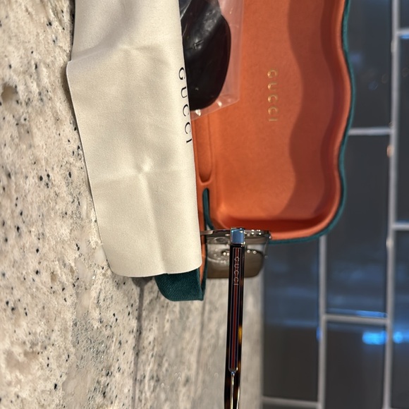 Gucci GG0529S 002 Unisex Sunglasses includes two sets of lenses - Picture 5 of 6